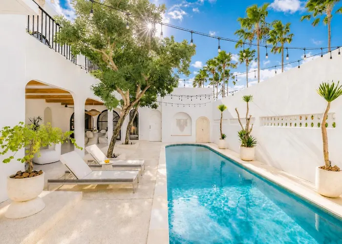 Casa Contenta Canggu - Luxury 5Br Private Pool Villa